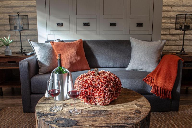 Superior King Suite image 3