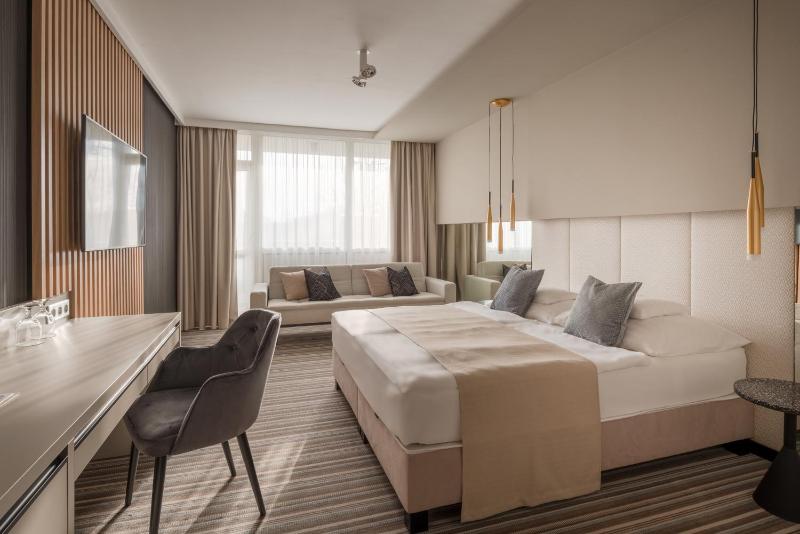 Elegance Deluxe Room image 1