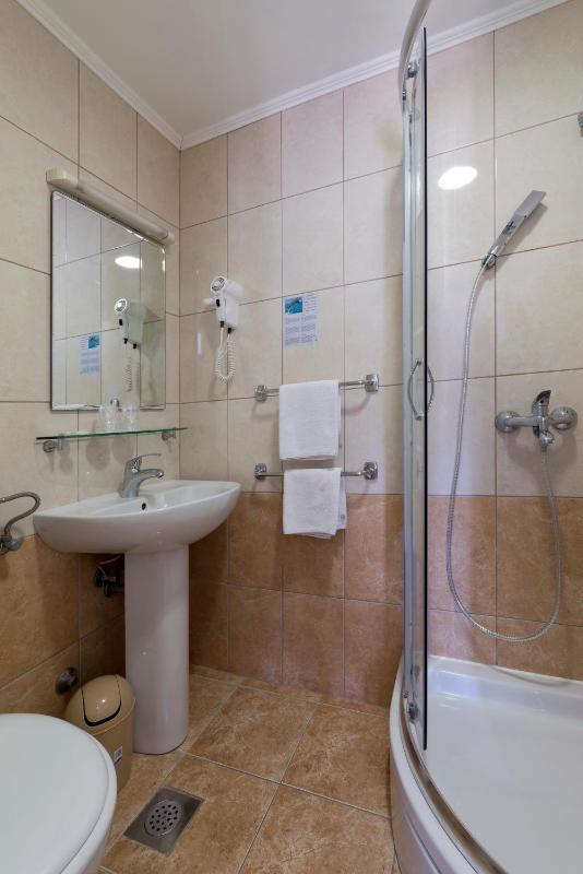 Double or Twin Room with Balcony image 3