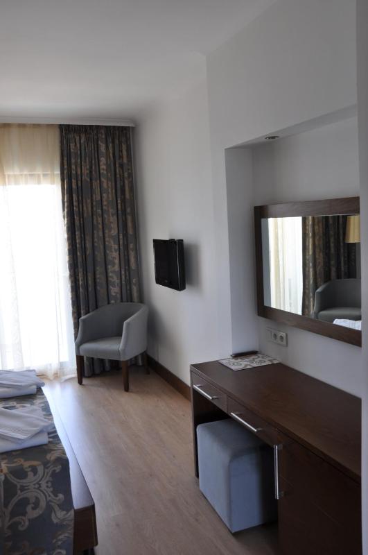 Standard Double Room image 3