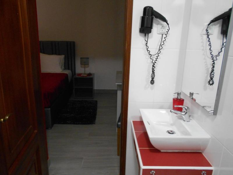 Standard Twin Room image 2