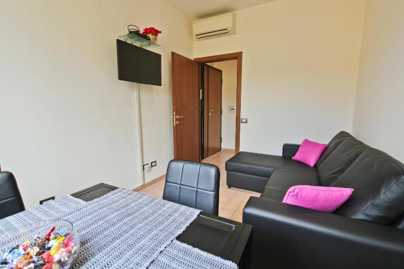 One-Bedroom Apartment image 3