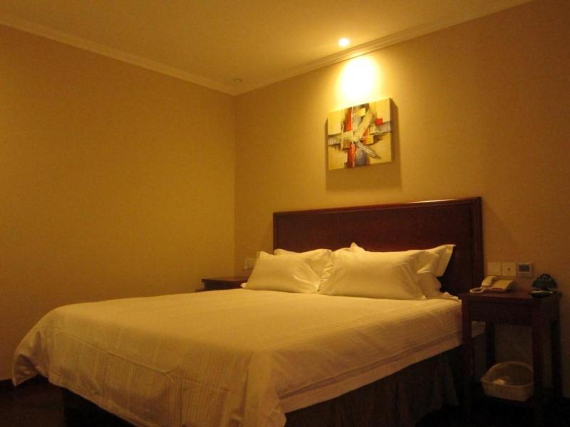 GreenTree Inn Shandong Qingdao Jiaozhou Datong Mansion Express Hotel - image 7
