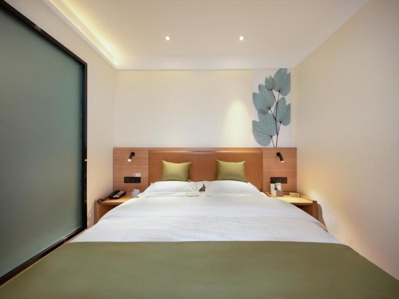 GreenTree Inn Kunming Nanping Pedestrian Street Hotel - image 7