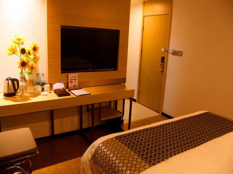 GreenTree Inn Nanjing Provincial People's Hospital Express Hotel - image 5