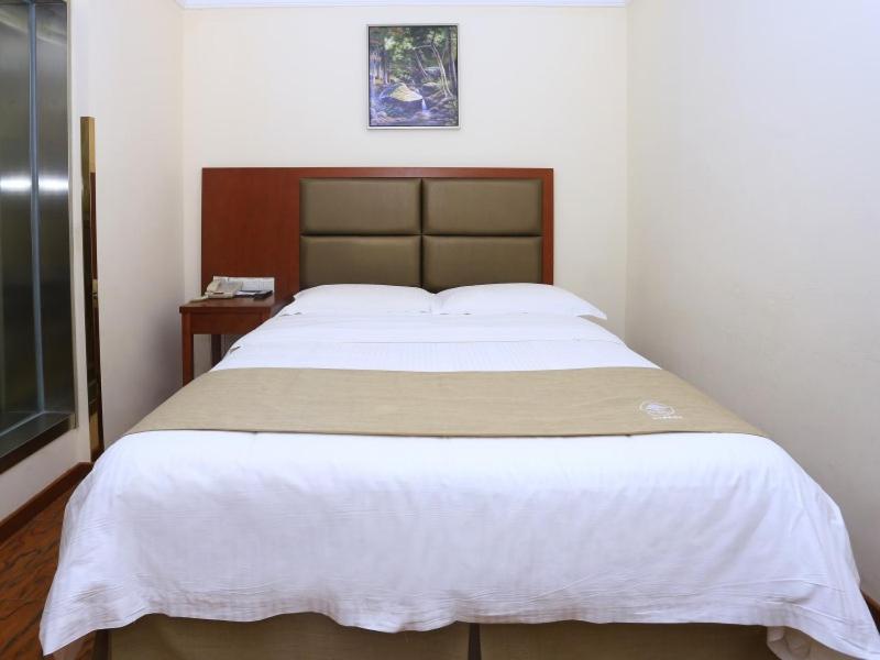 GreenTree Inn AnHui HeFei Heyu Rd. Dayun City Express Hotel - image 20