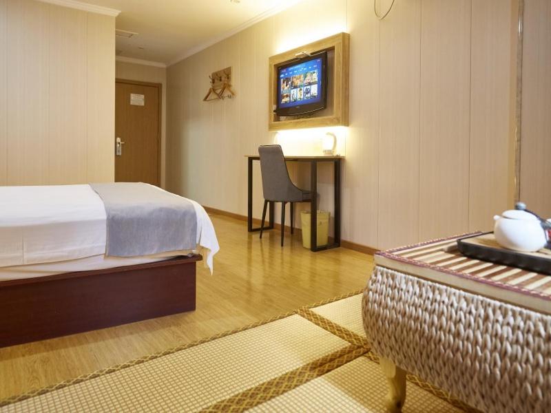GreenTree Inn Nanjing Qinhuai District Xinjiekou Subway Station Express Hotel - image 12