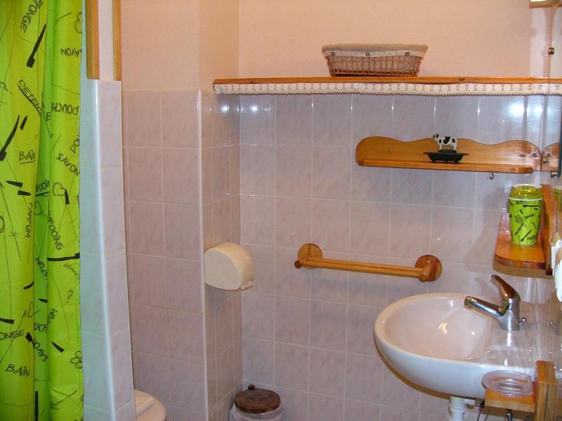 Twin Room with Balcony image 4