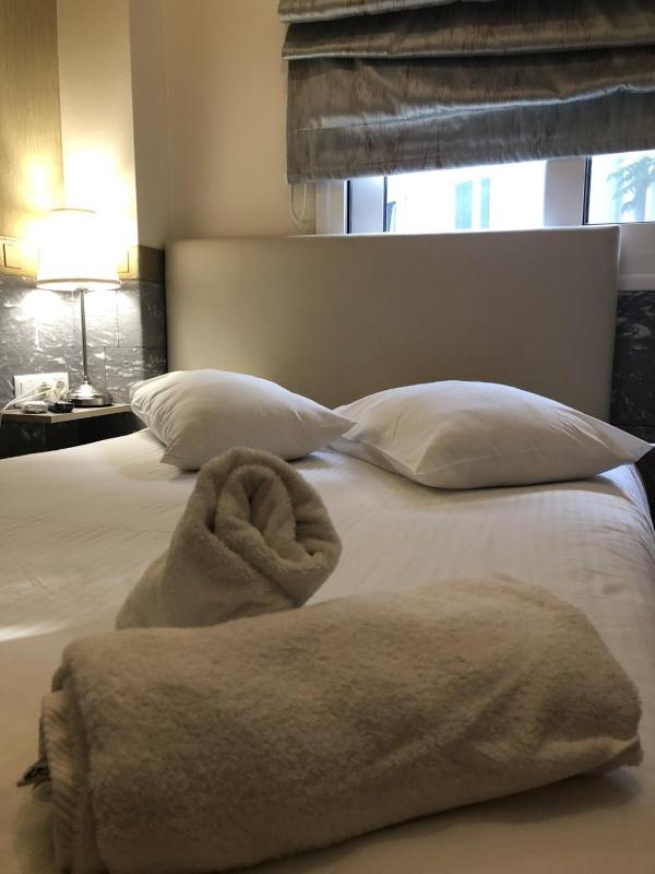 Budget Single Room - Basement - No Window image 2