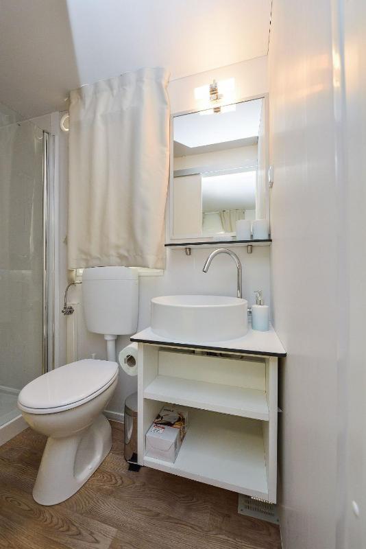 Superior Three-Bedroom Mobile Home with Terrace image 4