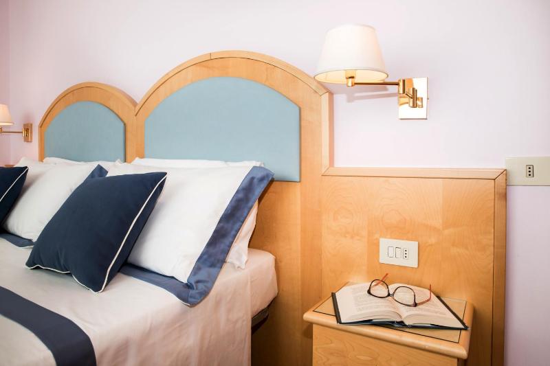 Superior Double Room image 4