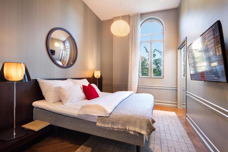 Executive King Suite with Harbour View image 4