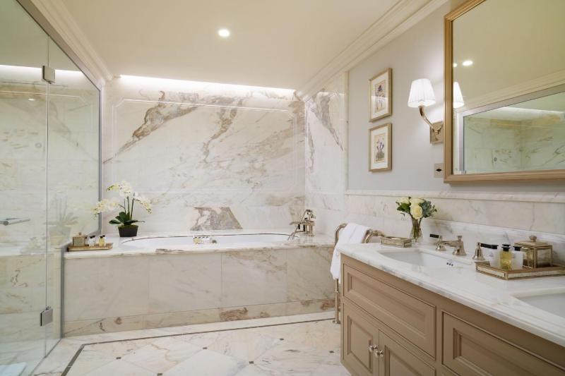 Superior Suite image 3
