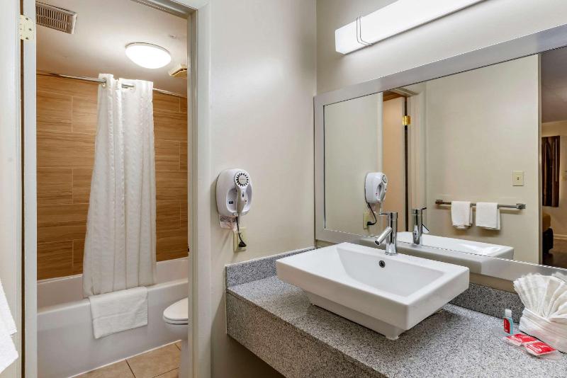 Double Room with Two Double Beds - Non-Smoking image 3