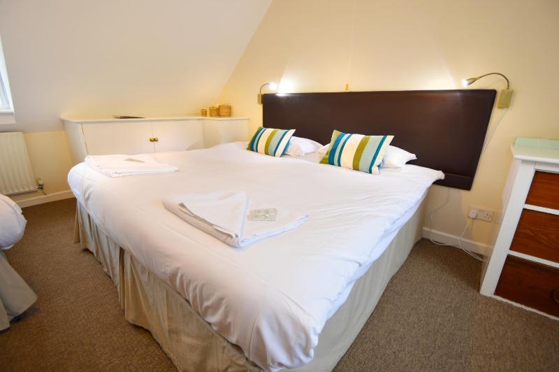 Standard Triple Room image 3