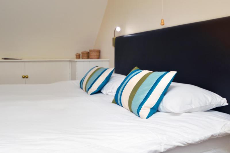 Standard Triple Room image 4