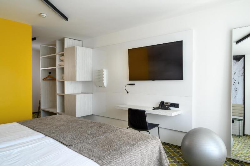 Superior Double Room image 3