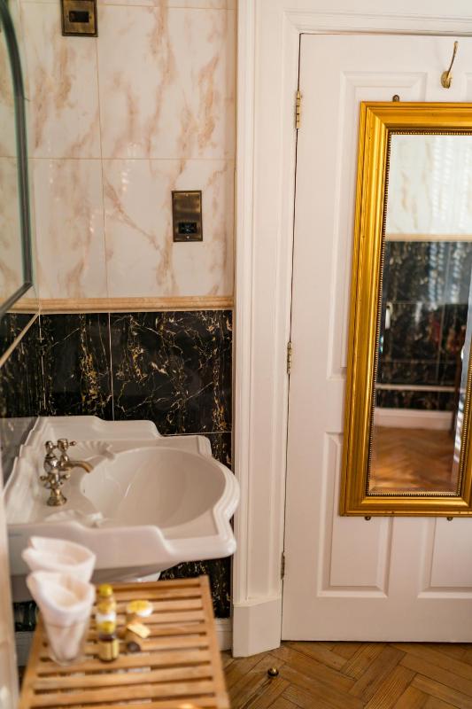 Junior Suite ( Not Dog Friendly) image 2