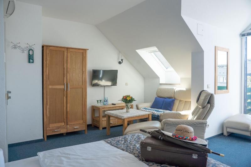 Double Room with Balcony image 1