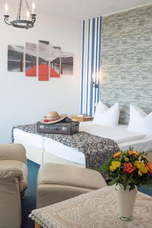 Double Room with Balcony image 4