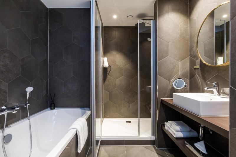 Superior Double Room City View image 3