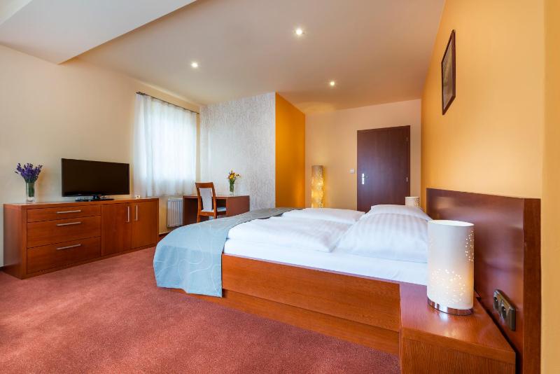 Quadruple Room image 2