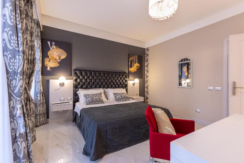 Deluxe Double or Twin Room with Balcony image 2