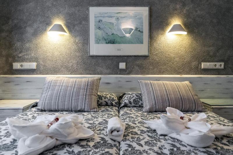 Double Room image 4