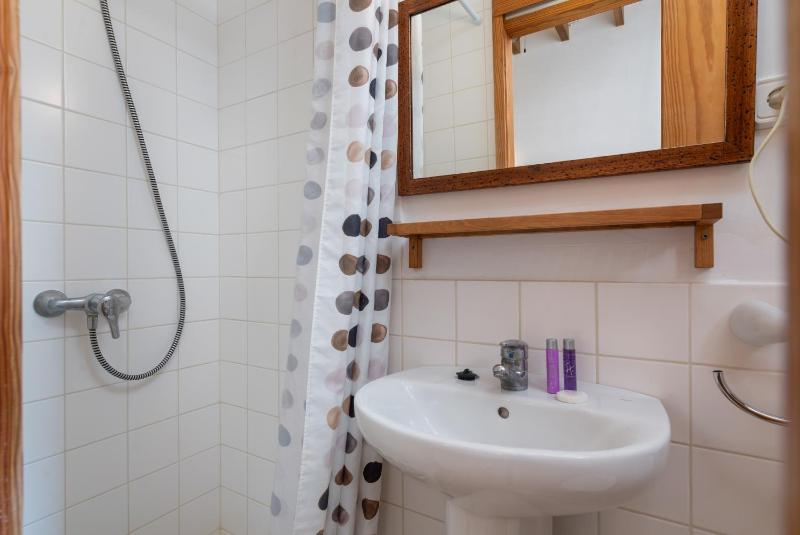 Economy Double Room image 2