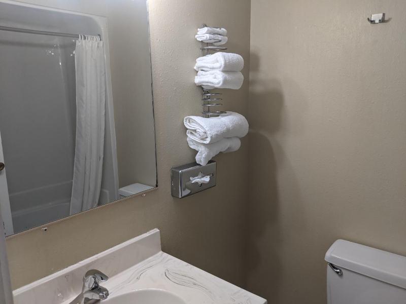 Standard Double Room image 3