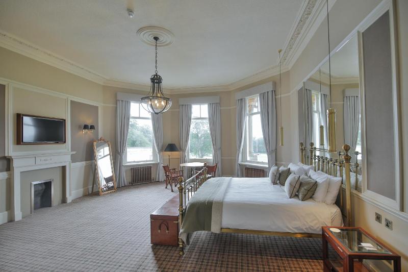 Deluxe Suite image 3