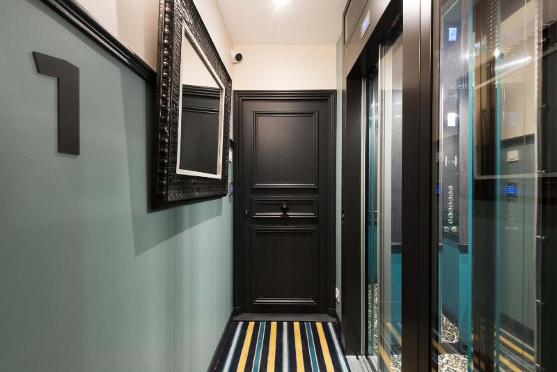Deluxe Apartment image 2
