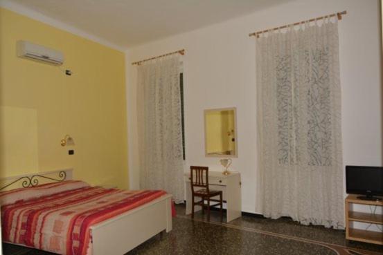 Double/ Twin Room image 4