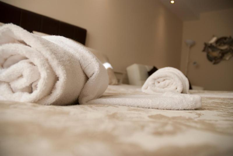 Double Room with Sea View image 2