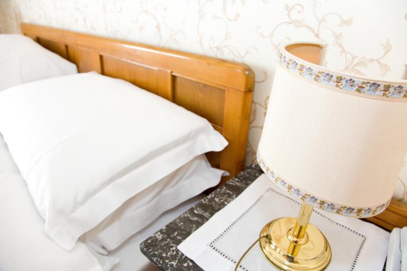 Double or Twin Room image 2