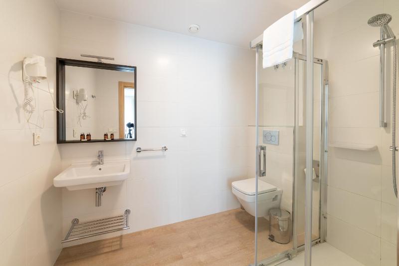 Superior Double or Twin Room with City View image 2