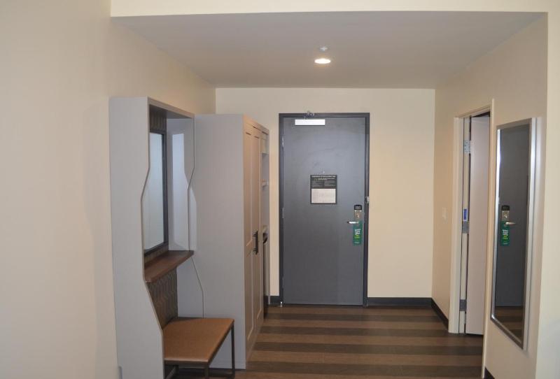 King Room - Mobility Access/Non-Smoking image 3