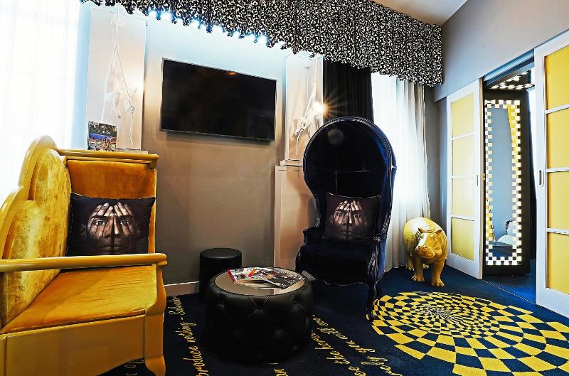 Signature Suite image 4