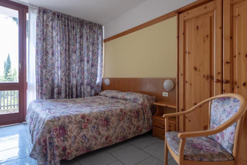 Double Room image 4