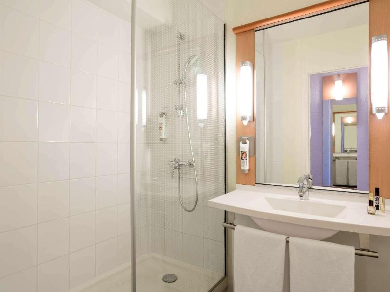 Superior Twin Room with Sofa image 4
