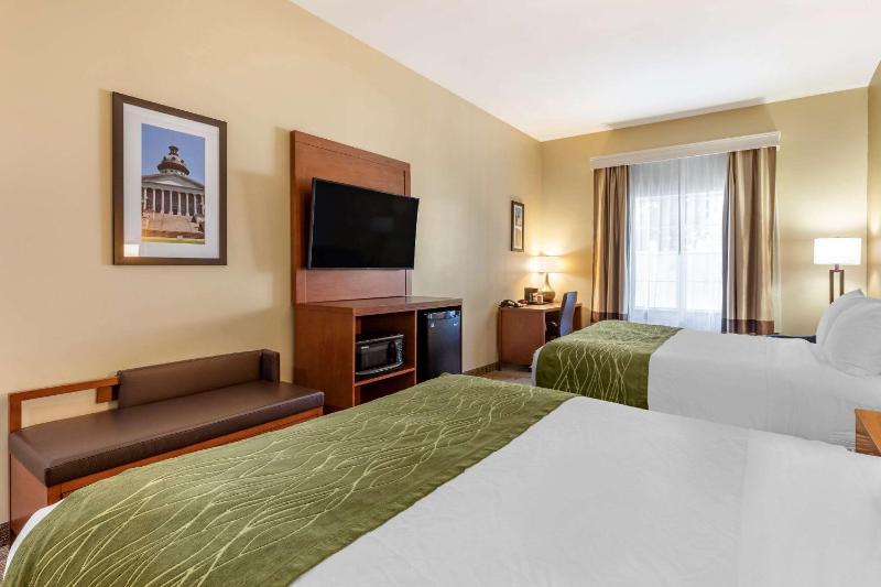 Queen Room with Two Queen Beds - Non-Smoking image 3