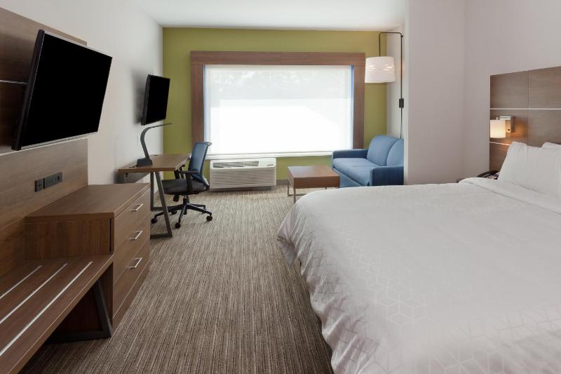 King Suite - Non-Smoking image 3