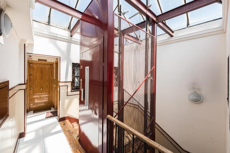 Deluxe Apartment image 2