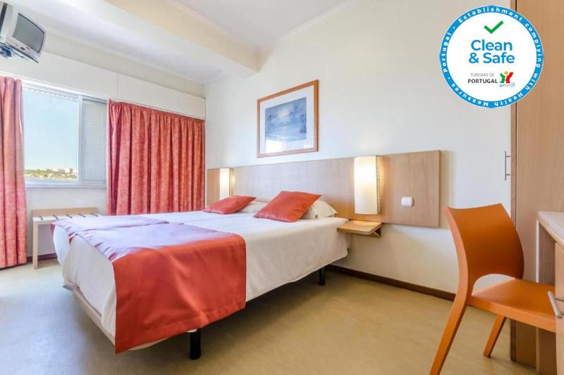 Double or Twin Room with Private Bathroom image 3