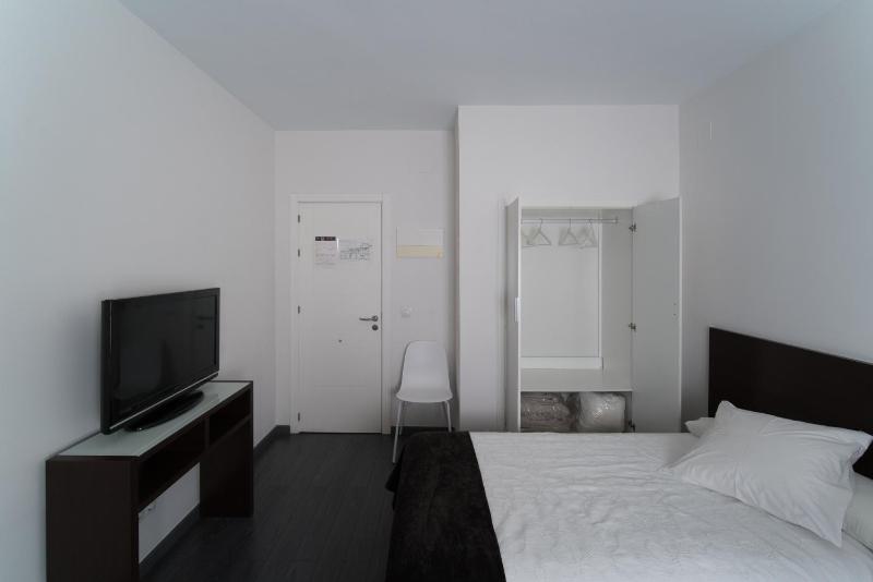 Standard Triple Room image 2