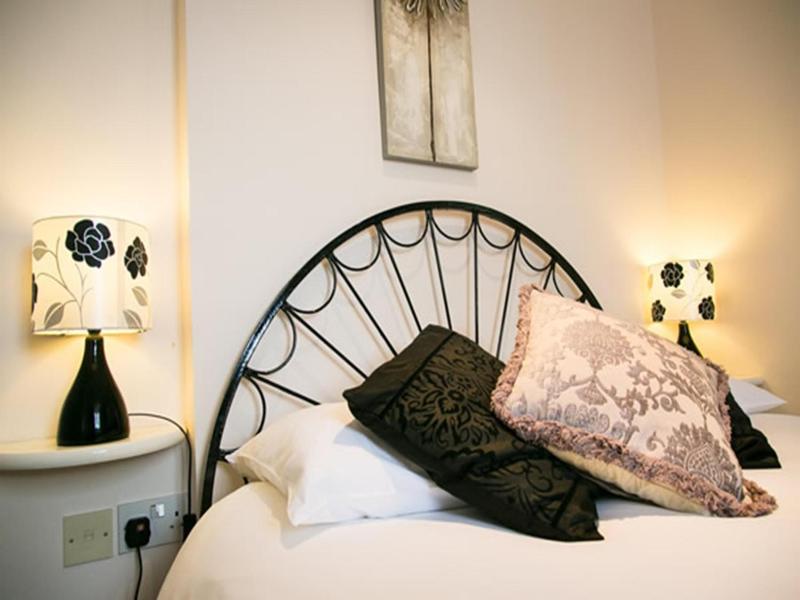Double Room image 2
