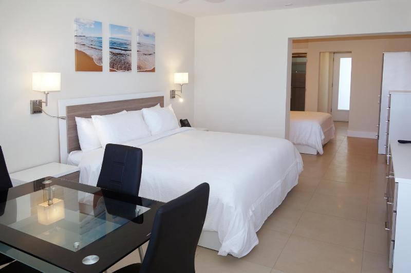 Diane Oceanfront Suites - image 7