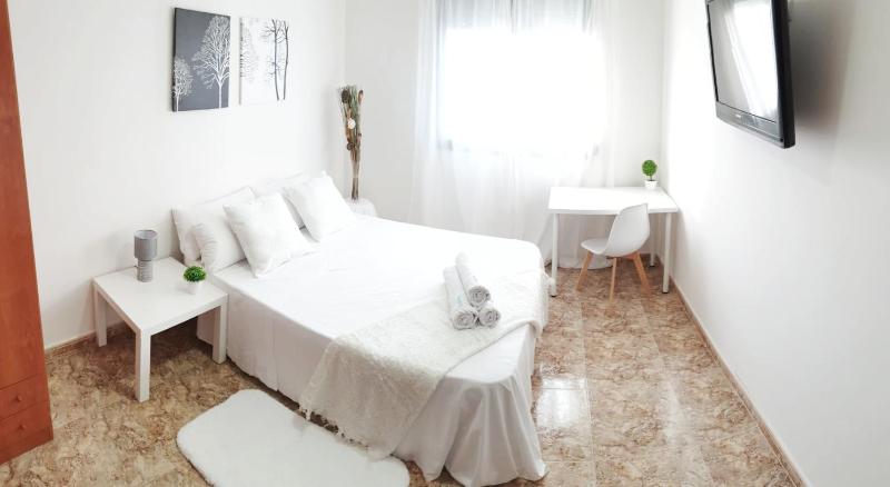 Double or Twin Room with Private Bathroom image 4