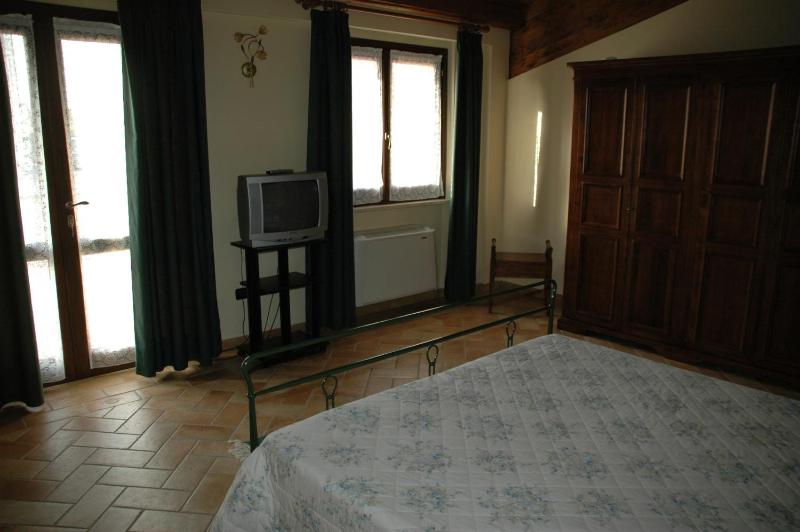 Two-Bedroom Apartment (7 Adults) with Pool View image 4