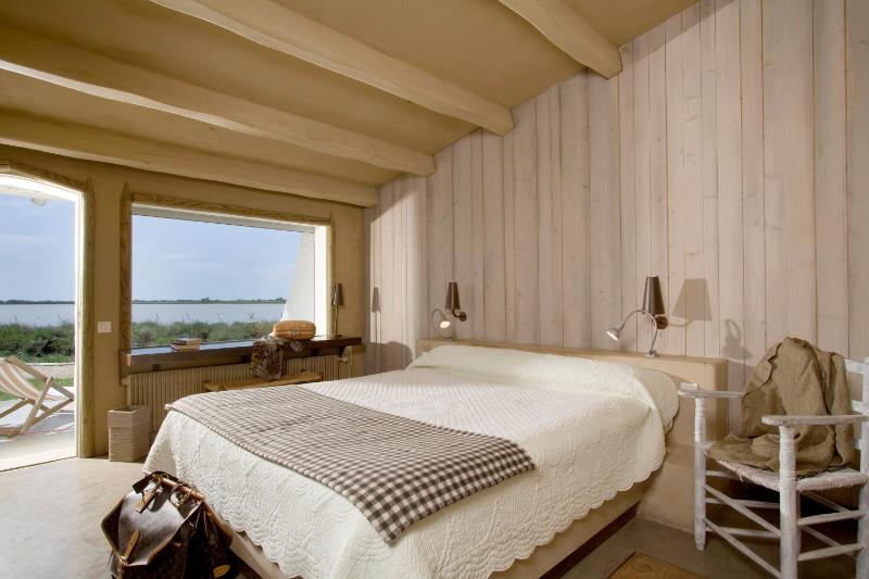 Superior Double Room with Bath and lake view image 1